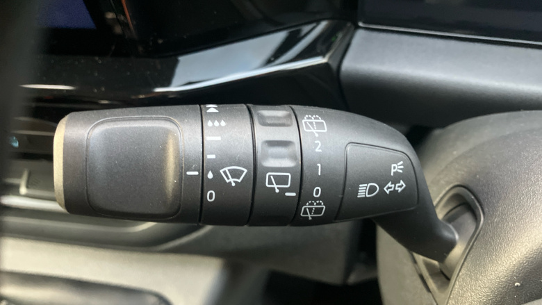 Ford Tourneo Custom 320 L1 Diesel Fwd 2.0 EcoBlue 136ps H1 Titanium 8 seater